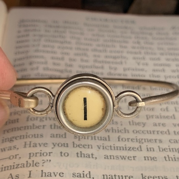 Off white I typewriter key bracelet - Picture 4 of 5